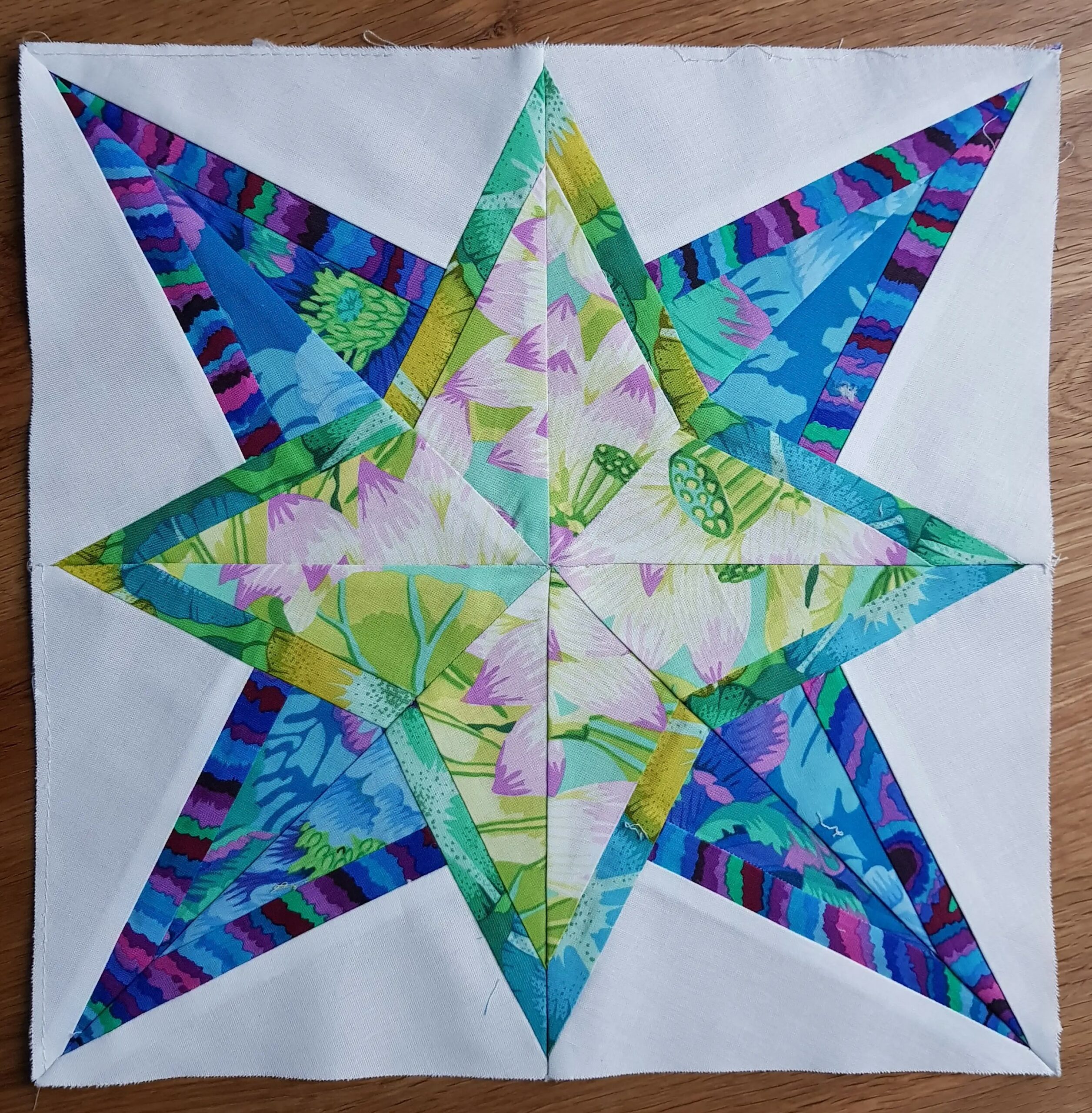 www.latelierdenadia.com Bloc Kaffe Fassett