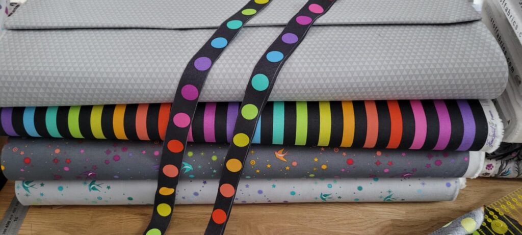 mes créations_casquette-tissus-Graywork_L'Atelier-de-Nadia_77130_Marolles-sur-Seine.....